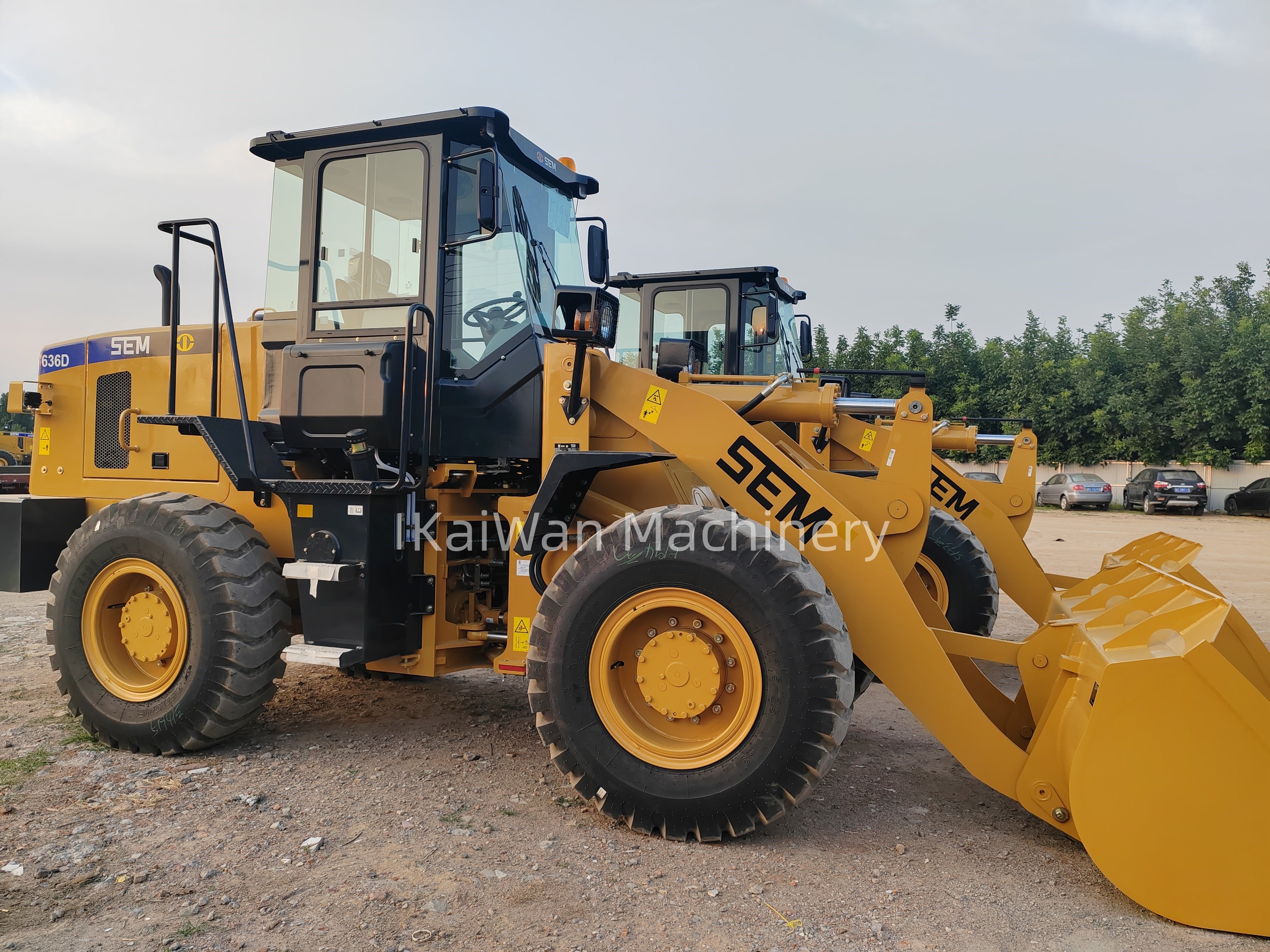 New SEM 636D Loader