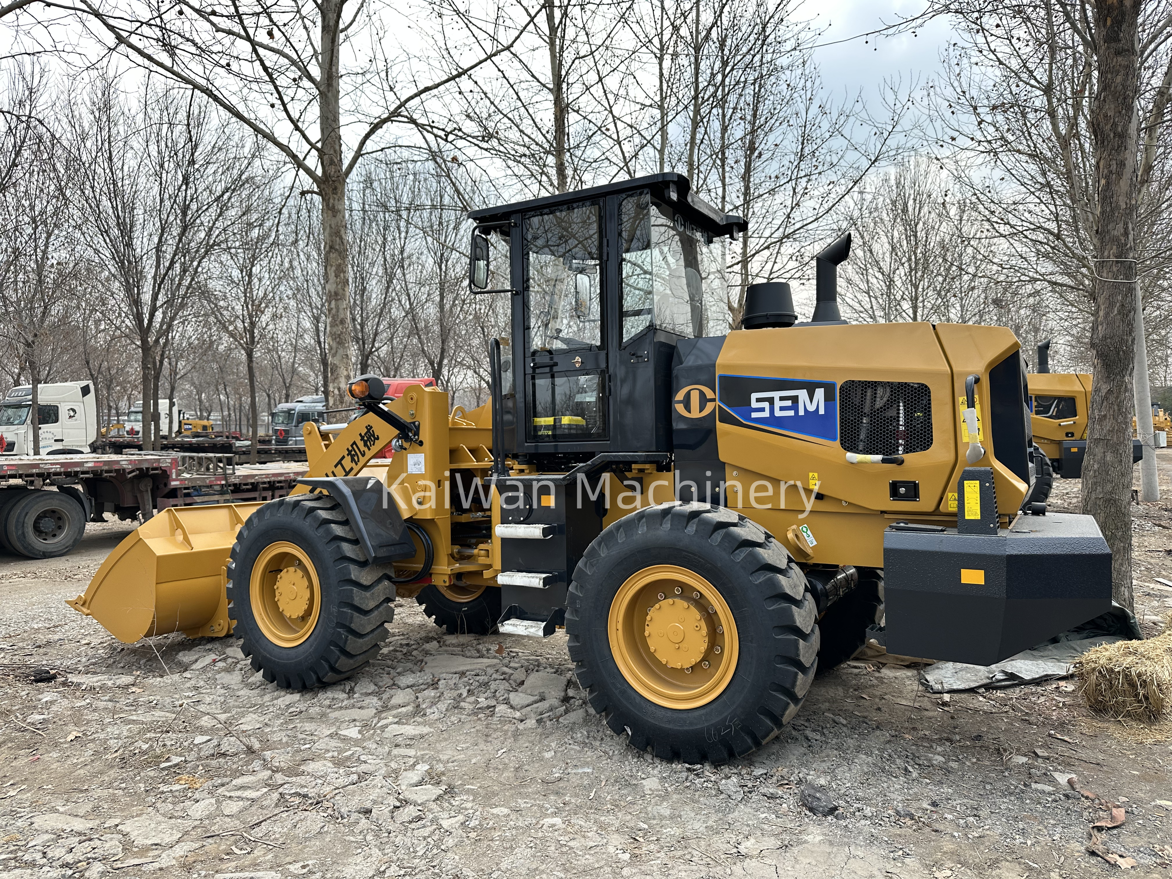 New SEM 636F Loader