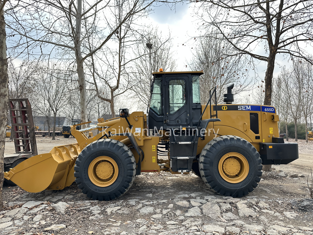 New SEM 655D Loader