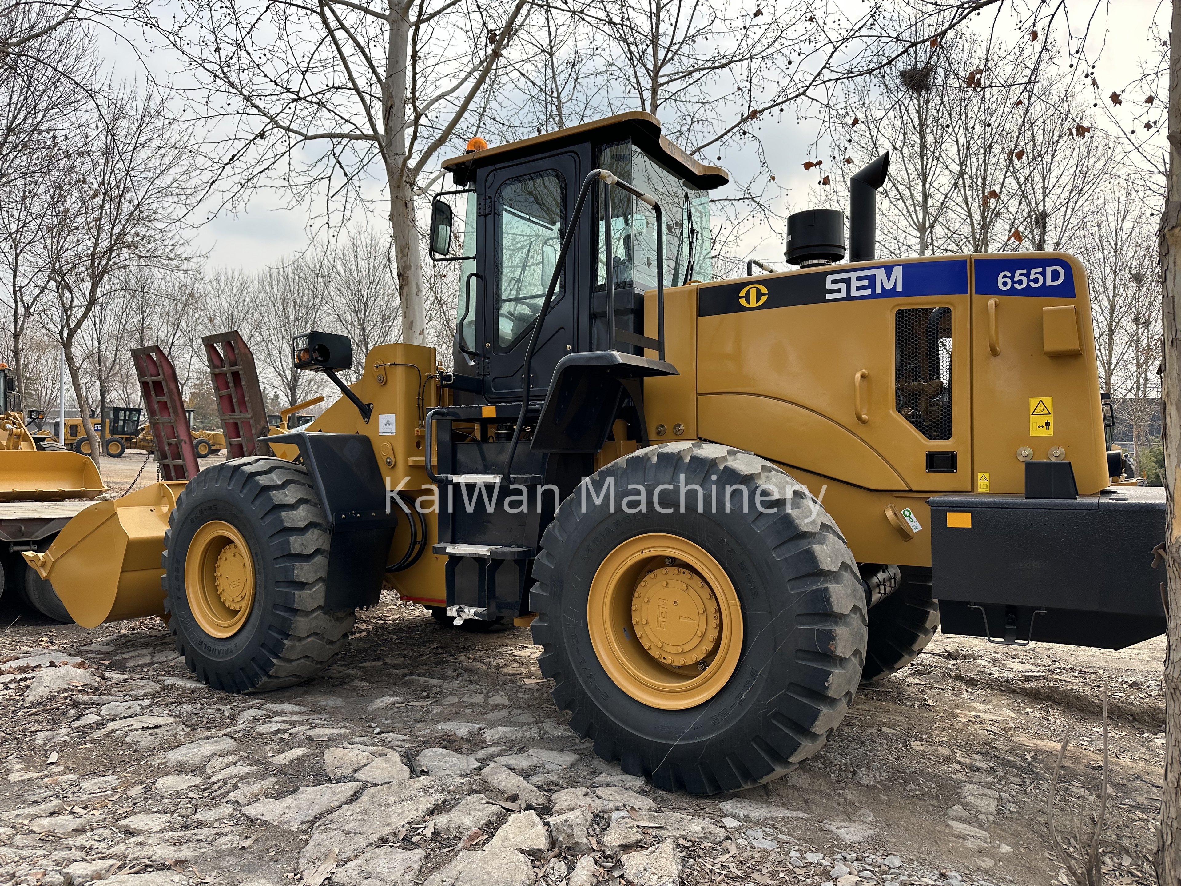 New SEM 655D Loader